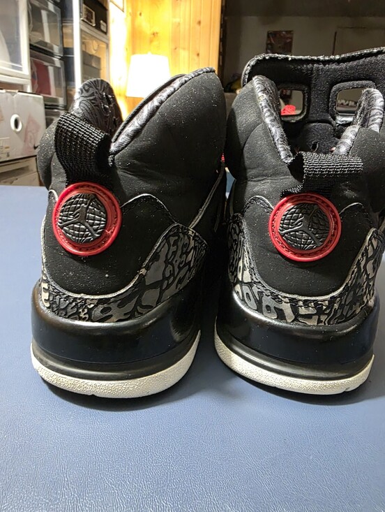 Athletic_Shoes